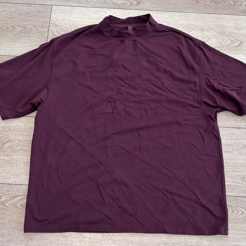 SKIMS Mock Neck T-Shirt Mens Medium Purple Cotton Short Sleeve Casual Streetwear